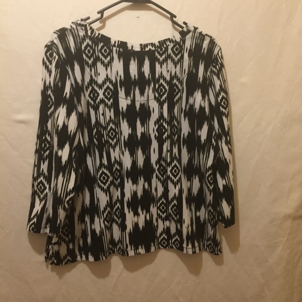 Women's lovely top, NWOT - Picture 7 of 7
